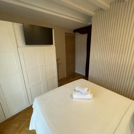 شقة Centro Con Parking كاسترو أورديالس