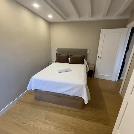 Centro Con Parking شقة كاسترو أورديالس