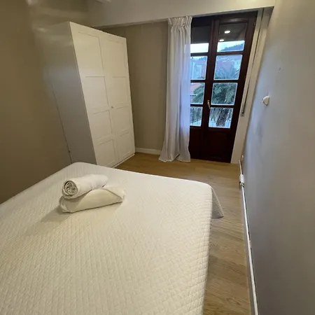 Centro Con Parking * كاسترو أورديالس