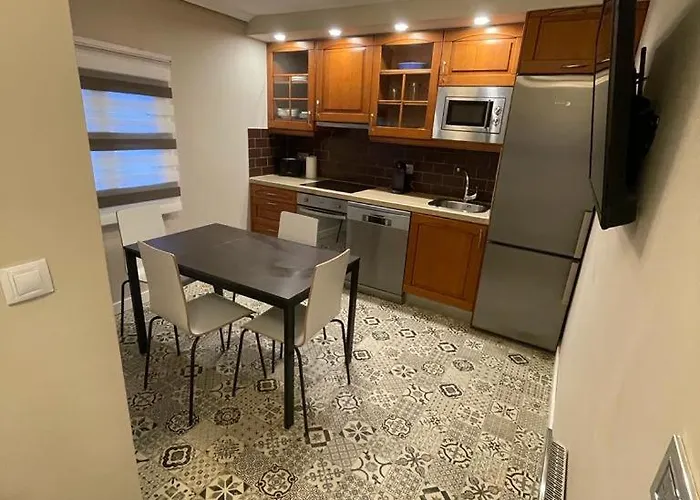 Centro Con Parking كاسترو أورديالس