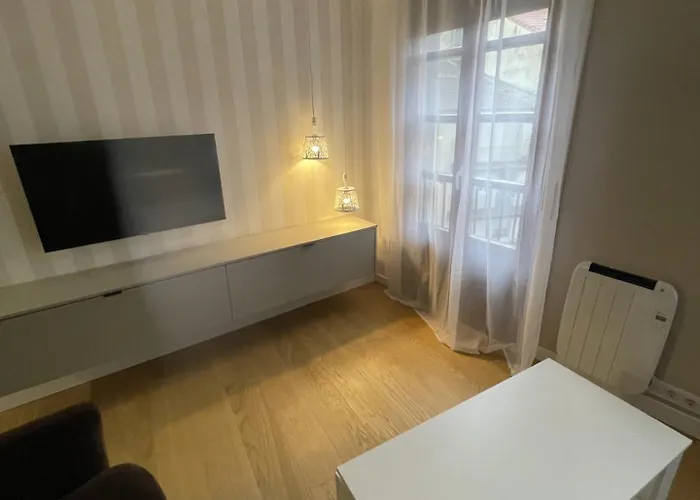 Centro Con Parking * كاسترو أورديالس